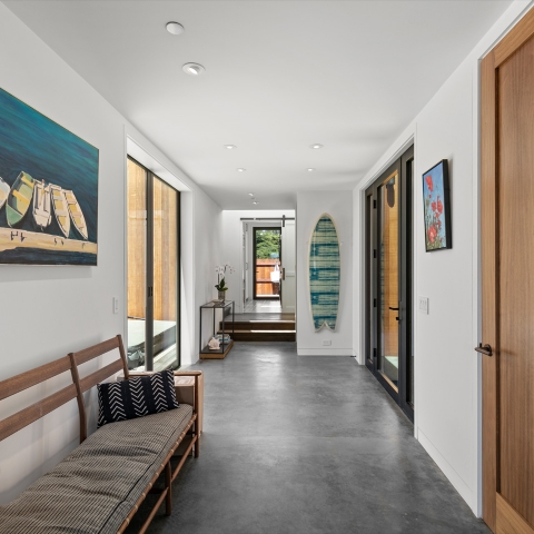 contemporary bluff home 001 1